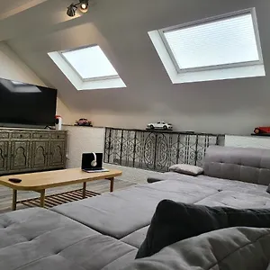 Duplex Elegant Situe A 1min De La Gare Du Nord Belgique